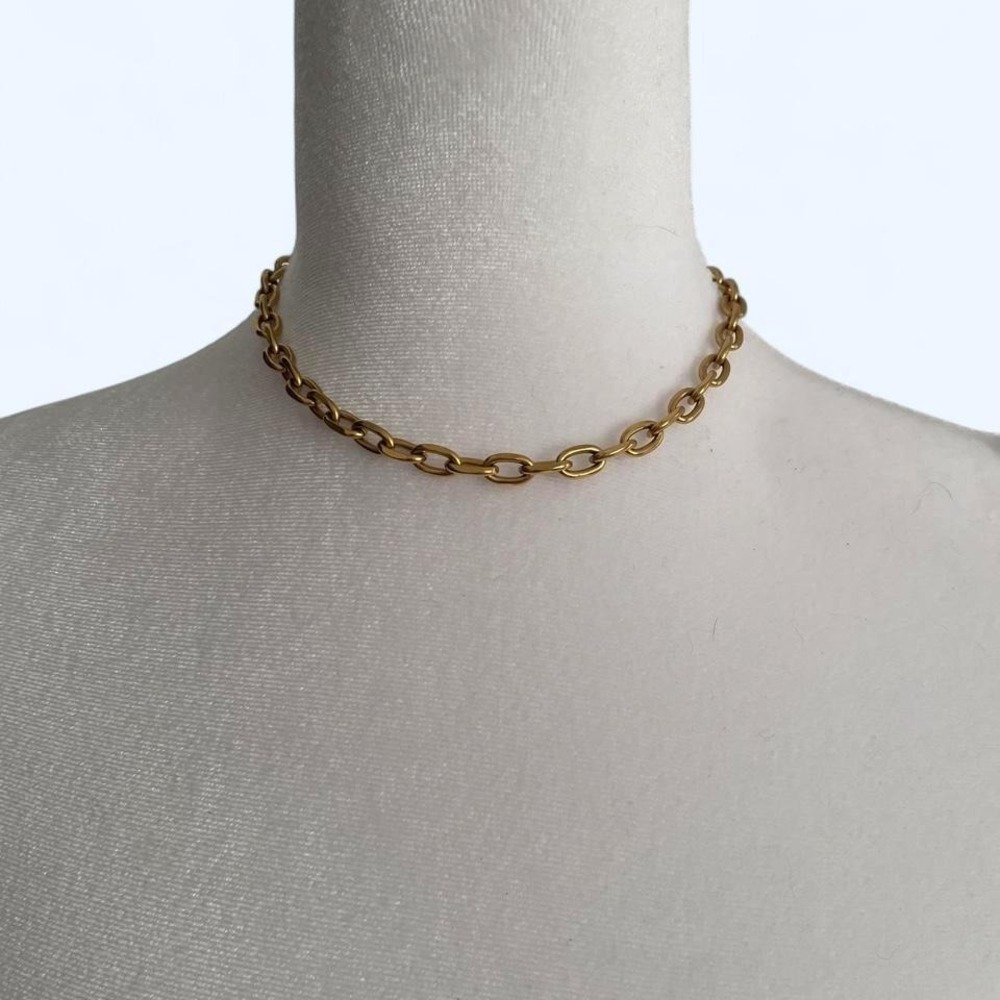 Gold chain chocker necklace with lobster clasp